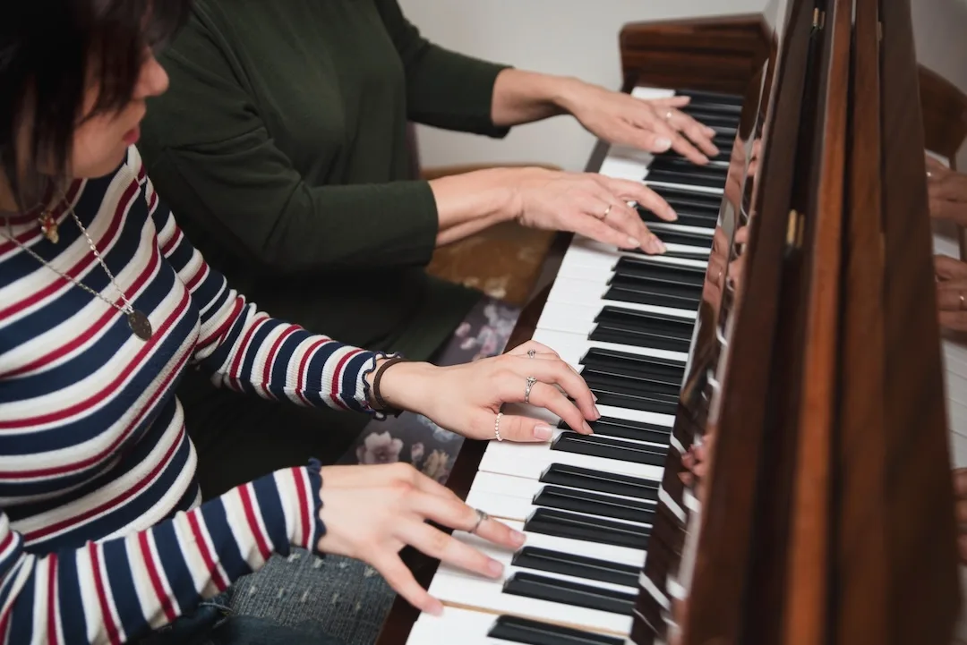 Student participating in a piano lesson at DEA Music and Art Manhattan