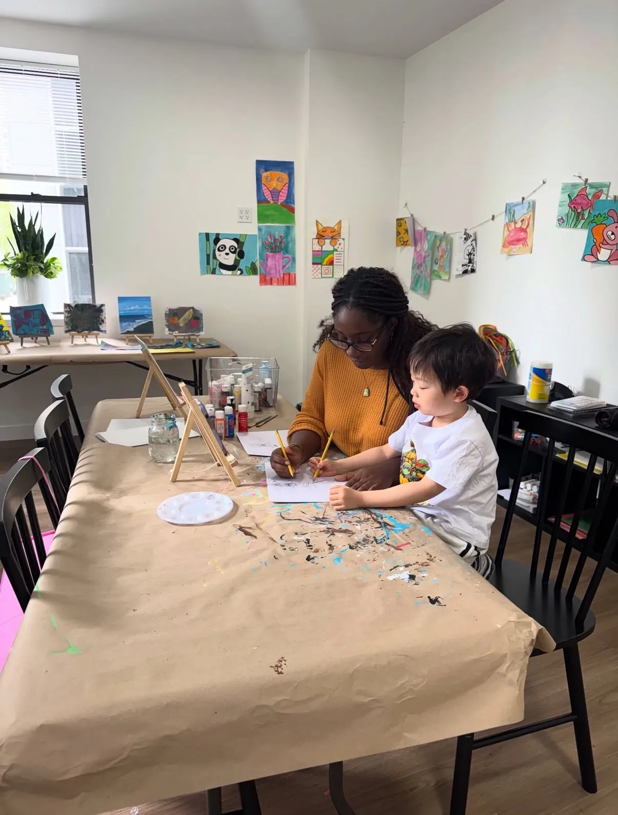 Manhattan art teacher working with a student